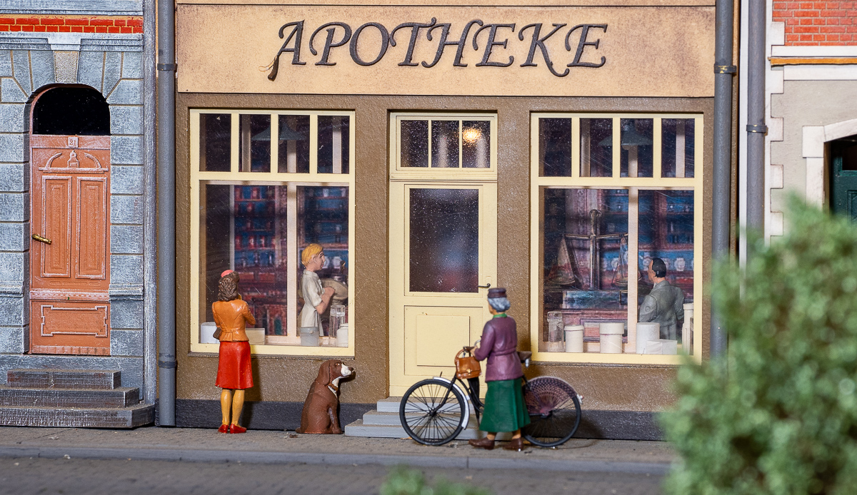 File:Schaufenster einer Kfz-Werkstatt für Oldtimer in Leipzig.jpg -  Wikipedia